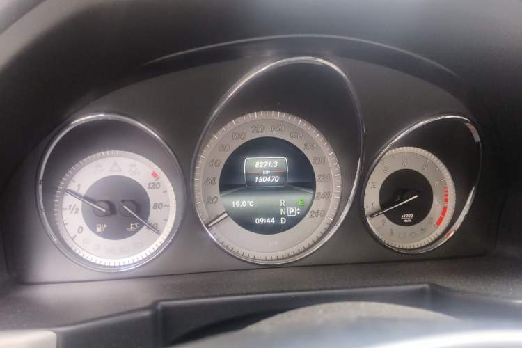 Used Mercedes-Benz GLK-Class 2015 GLK 300 4MATIC Fashion Edition Ultimate Version Odometer Close Up