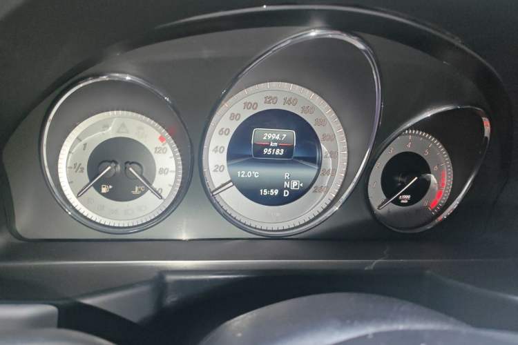 Used Mercedes-Benz GLK-Class 2015 GLK 260 4MATIC Dynamic Edition Ultimate Version Odometer Close Up