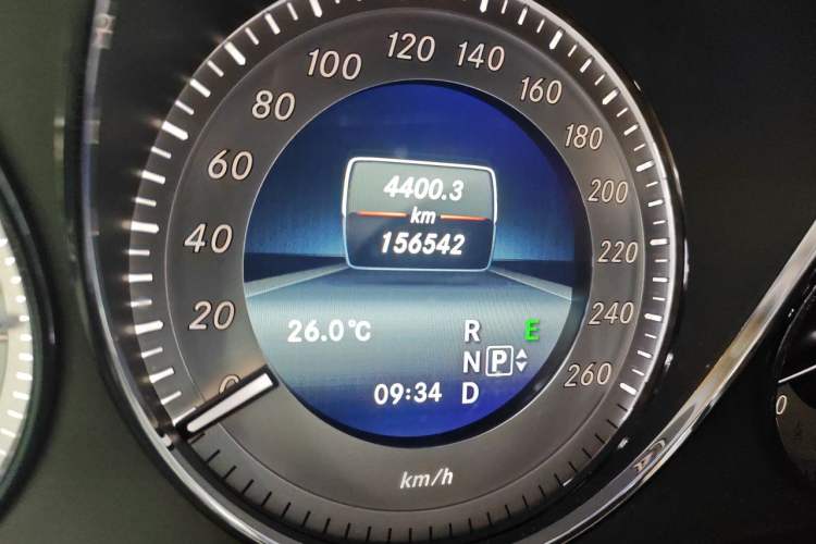 Used Mercedes-Benz GLK-Class 2015 GLK 300 4MATIC Fashion Edition Ultimate Version Odometer Close Up