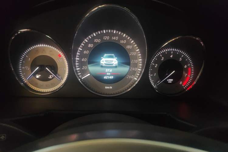 Used Mercedes-Benz GLK-Class 2015 GLK 260 4MATIC Dynamic Edition Ultimate Version Odometer Close Up