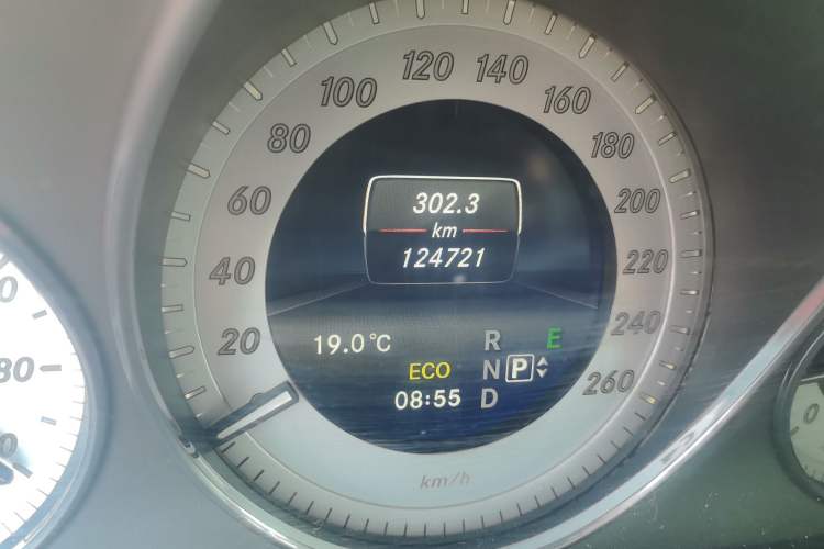 Used Mercedes-Benz GLK-Class 2015 GLK 260 4MATIC Dynamic Edition Ultimate Version Odometer Close Up