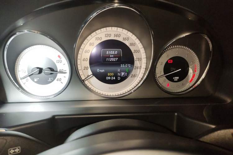 Used Mercedes-Benz GLK-Class 2015 GLK 260 4MATIC Dynamic Edition Ultimate Version Odometer Close Up