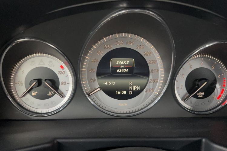 Used Mercedes-Benz GLK-Class 2015 GLK 260 4MATIC Dynamic Edition Ultimate Version Odometer Close Up