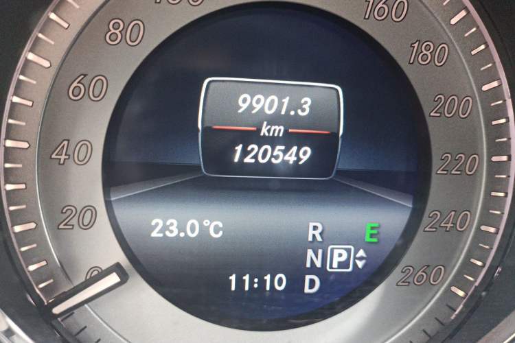 Used Mercedes-Benz GLK-Class 2015 GLK 300 4MATIC Fashion Edition Ultimate Version Odometer Close Up