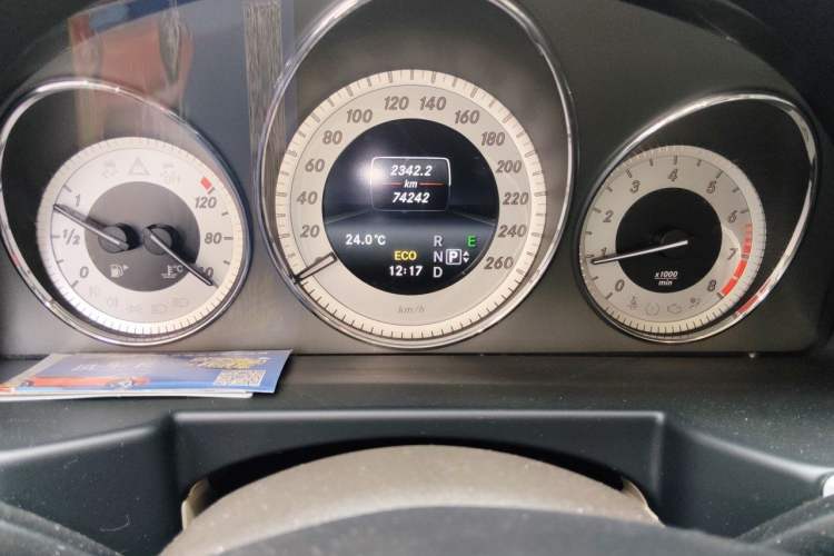 Used Mercedes-Benz GLK-Class 2015 GLK 260 4MATIC Dynamic Edition Ultimate Version Odometer Close Up