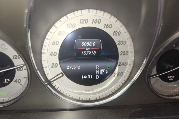 Used Mercedes-Benz GLK-Class 2015 GLK 300 4MATIC Fashion Edition Ultimate Version Odometer Close Up
