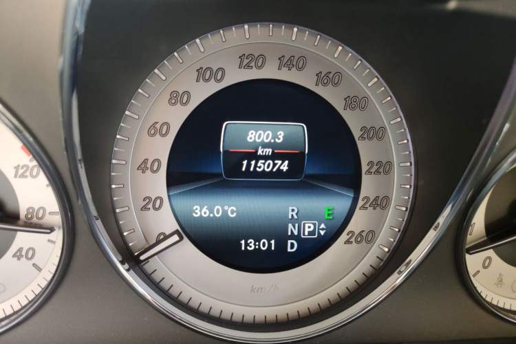 Used Mercedes-Benz GLK-Class 2015 GLK 300 4MATIC Fashion Edition Ultimate Version Odometer Close Up