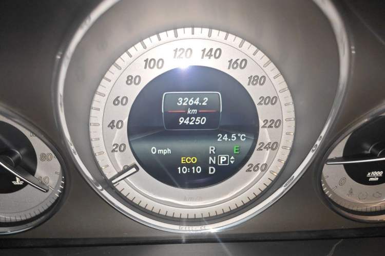Used Mercedes-Benz GLK-Class 2015 GLK 260 4MATIC Dynamic Edition Ultimate Version Odometer Close Up