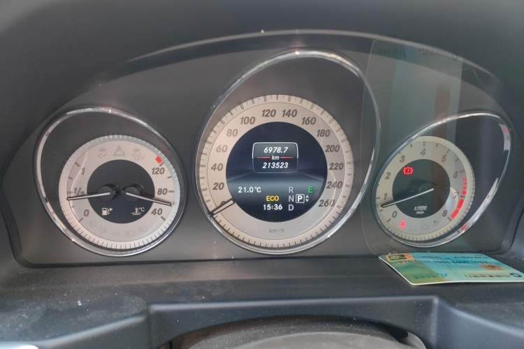 Used Mercedes-Benz GLK-Class 2015 GLK 260 4MATIC Fashion Edition Ultimate Version Odometer Close Up