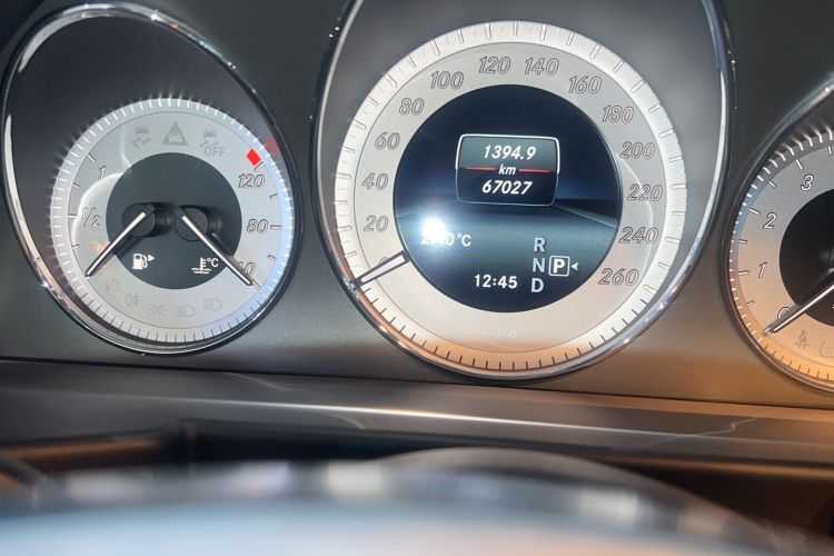 Used Mercedes-Benz GLK-Class 2015 GLK 260 4MATIC Fashion Edition Ultimate Version Odometer Close Up