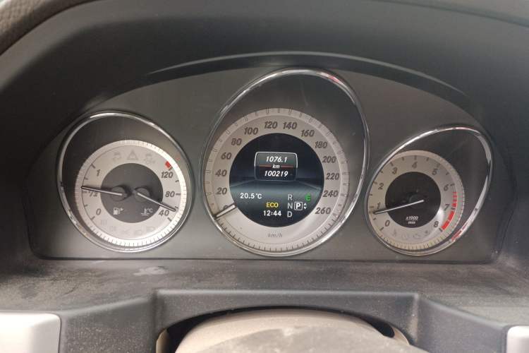 Used Mercedes-Benz GLK-Class 2015 GLK 260 4MATIC Dynamic Edition Ultimate Version Odometer Close Up
