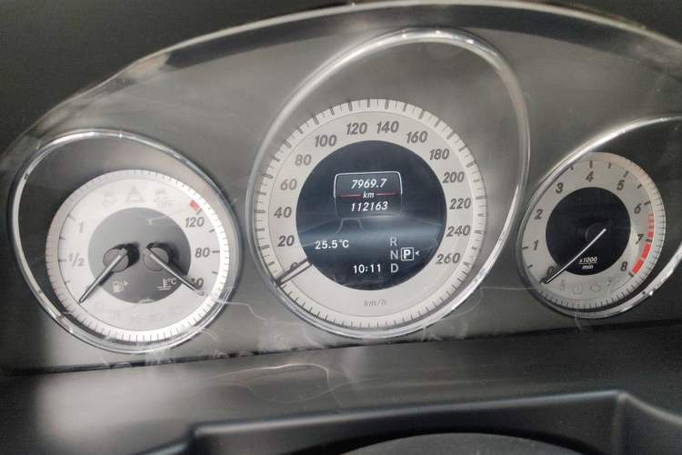 Used Mercedes-Benz GLK-Class 2015 GLK 260 4MATIC Dynamic Edition Ultimate Version Odometer Close Up