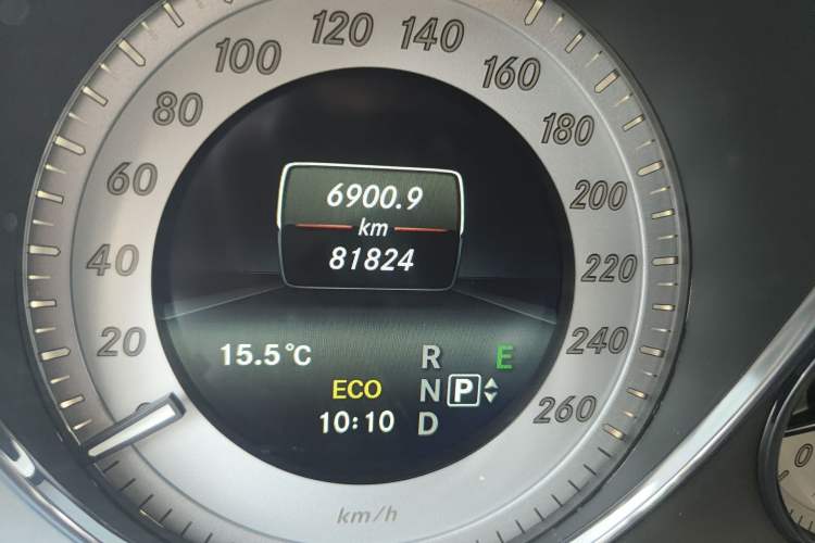 Used Mercedes-Benz GLK-Class 2015 GLK 260 4MATIC Dynamic Edition Ultimate Version Odometer Close Up