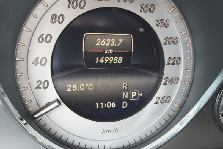 Used Mercedes-Benz GLK-Class 2015 GLK 260 4MATIC Dynamic Edition Ultimate Version Odometer Close Up