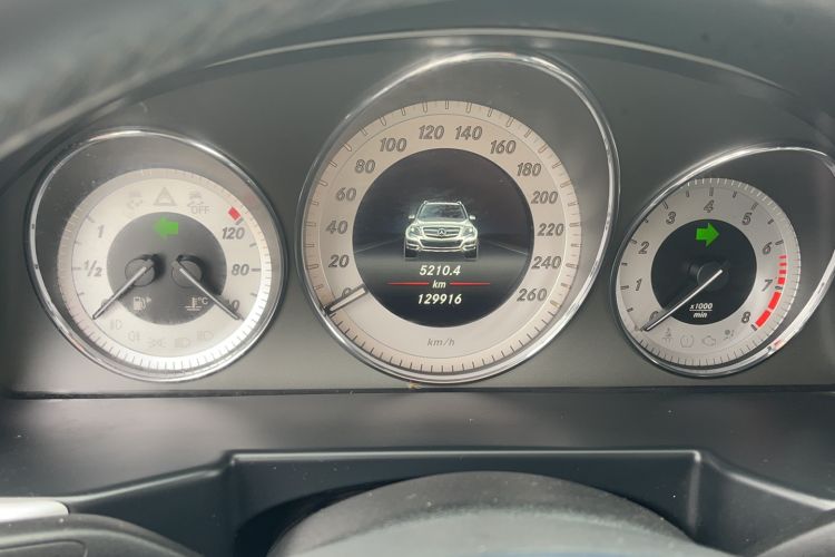 Used Mercedes-Benz GLK-Class 2015 GLK 260 4MATIC Dynamic Edition Ultimate Version Odometer Close Up