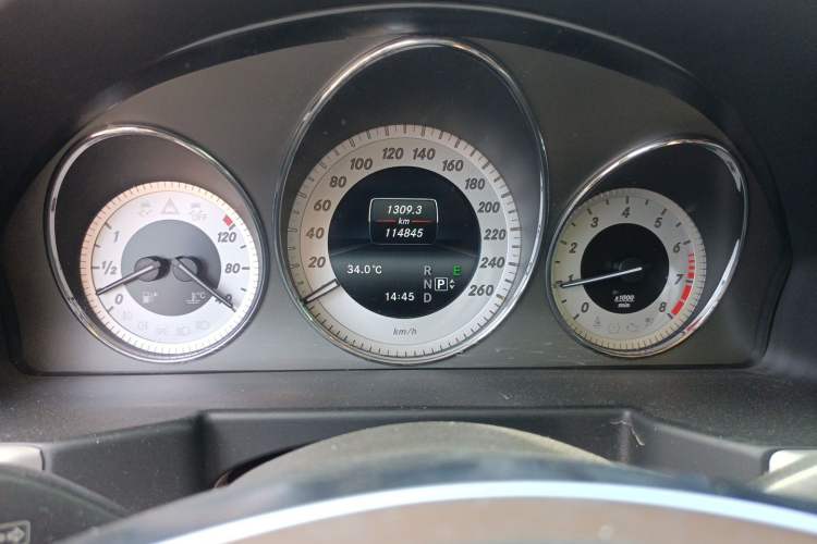 Used Mercedes-Benz GLK-Class 2015 GLK 300 4MATIC Fashion Edition Ultimate Version Odometer Close Up