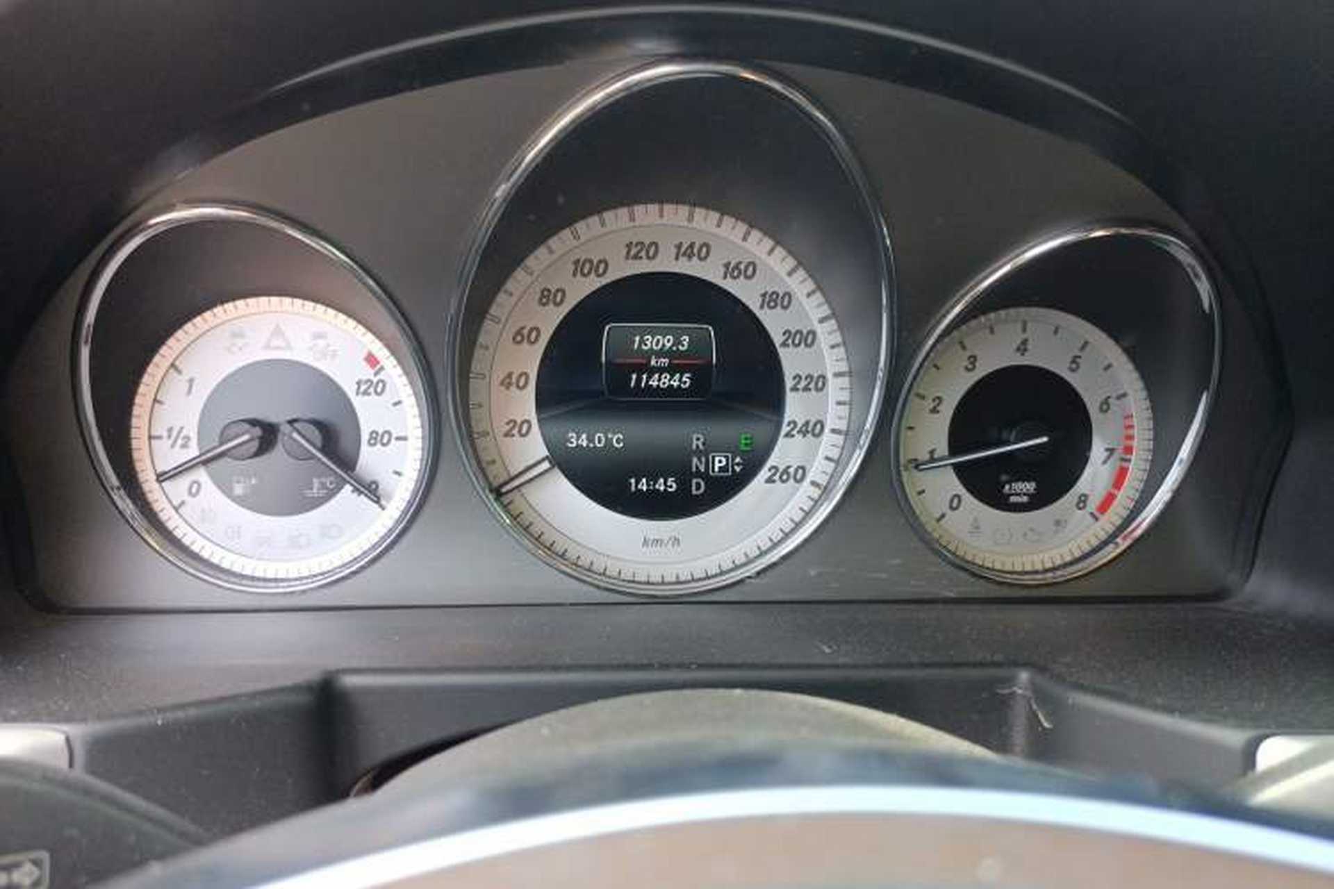 Used Mercedes-Benz GLK-Class 2015 GLK 300 4MATIC Fashion Edition Ultimate Version Odometer Close Up