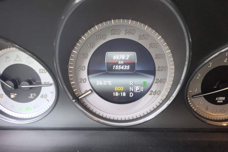 Used Mercedes-Benz GLK-Class 2015 GLK 260 4MATIC Dynamic Edition Ultimate Version Odometer Close Up