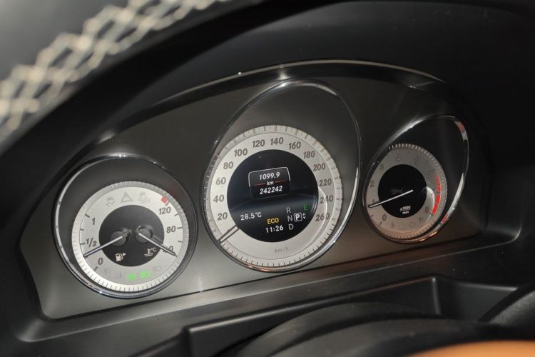 Used Mercedes-Benz GLK-Class 2015 GLK 260 4MATIC Dynamic Edition Ultimate Version Odometer Close Up