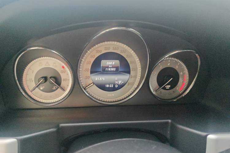 Used Mercedes-Benz GLK-Class 2015 GLK 300 4MATIC Fashion Edition Ultimate Version Odometer Close Up