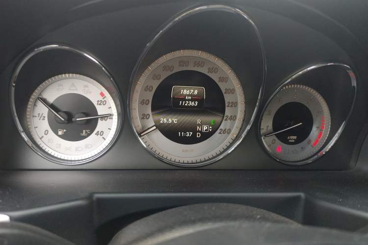 Used Mercedes-Benz GLK-Class 2015 GLK 300 4MATIC Fashion Edition Ultimate Version Odometer Close Up