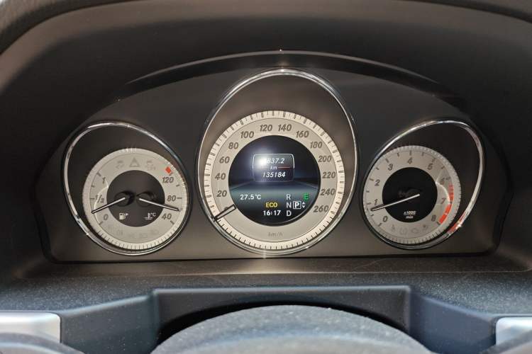Used Mercedes-Benz GLK-Class 2015 GLK 260 4MATIC Dynamic Edition Ultimate Version Odometer Close Up