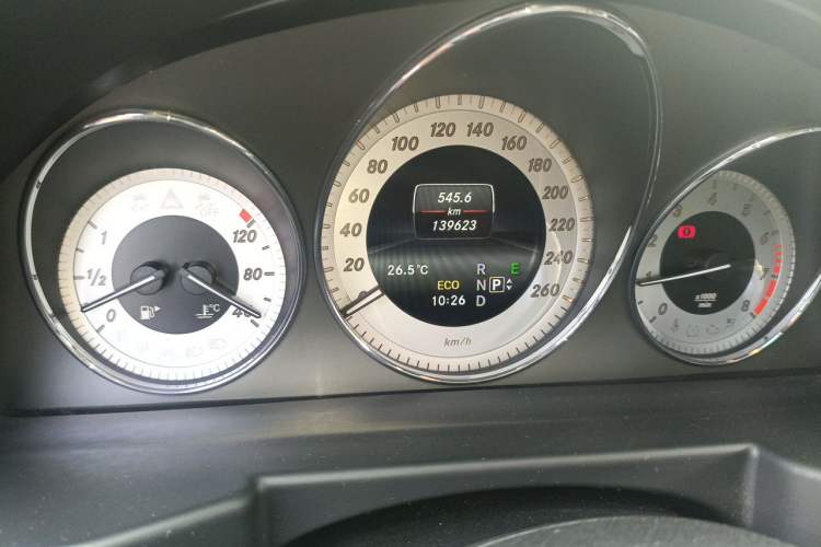 Used Mercedes-Benz GLK-Class 2015 GLK 260 4MATIC Fashion Edition Ultimate Version Odometer Close Up