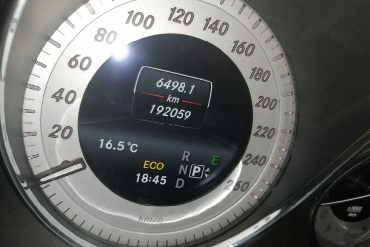 Used Mercedes-Benz GLK-Class 2015 GLK 260 4MATIC Dynamic Edition Ultimate Version Odometer Close Up
