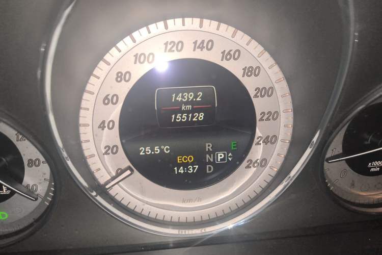 Used Mercedes-Benz GLK-Class 2015 GLK 260 4MATIC Fashion Edition Ultimate Version Odometer Close Up