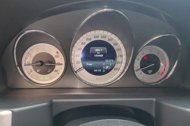 Used Mercedes-Benz GLK-Class 2015 GLK 300 4MATIC Fashion Edition Ultimate Version Odometer Close Up