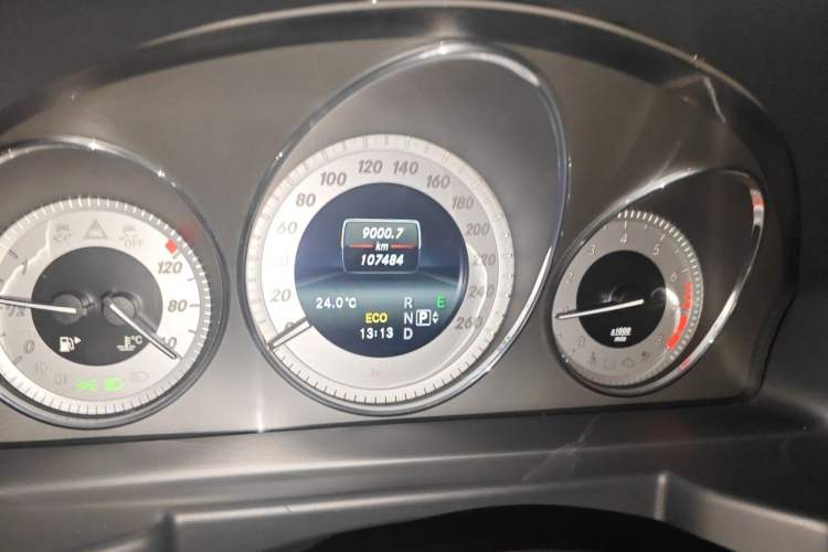 Used Mercedes-Benz GLK-Class 2015 GLK 260 4MATIC Dynamic Edition Ultimate Version Odometer Close Up