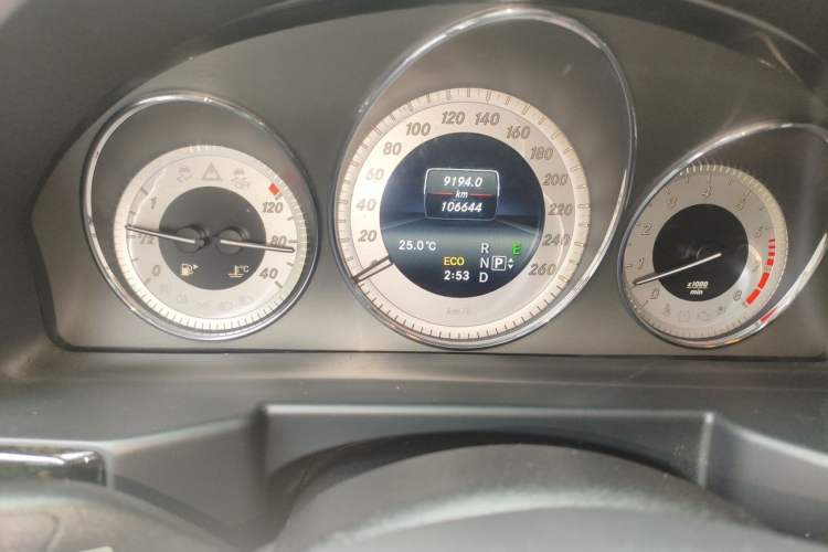 Used Mercedes-Benz GLK-Class 2015 GLK 260 4MATIC Fashion Edition Ultimate Version Odometer Close Up