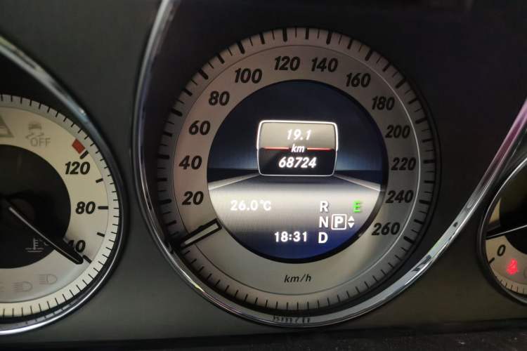 Used Mercedes-Benz GLK-Class 2015 GLK 300 4MATIC Luxury Ultimate Edition Odometer Close Up