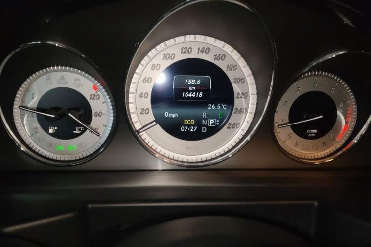Used Mercedes-Benz GLK-Class 2015 GLK 260 4MATIC Fashion Edition Ultimate Version Odometer Close Up