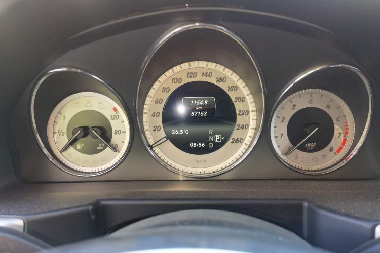 Used Mercedes-Benz GLK-Class 2015 GLK 300 4MATIC Fashion Edition Ultimate Version Odometer Close Up