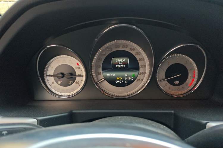 Used Mercedes-Benz GLK-Class 2015 GLK 260 4MATIC Dynamic Edition Ultimate Version Odometer Close Up
