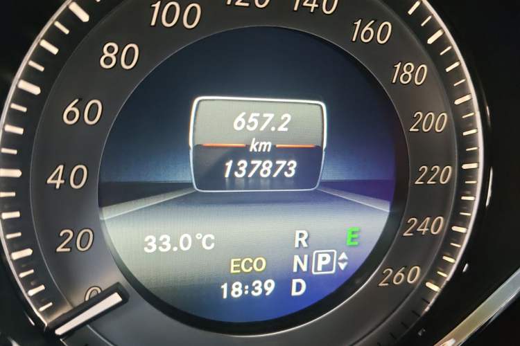 Used Mercedes-Benz GLK-Class 2015 GLK 260 4MATIC Fashion Edition Ultimate Version Odometer Close Up