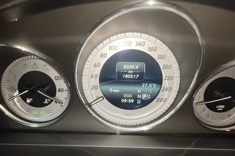 Used Mercedes-Benz GLK-Class 2015 GLK 260 4MATIC Dynamic Edition Ultimate Version Odometer Close Up