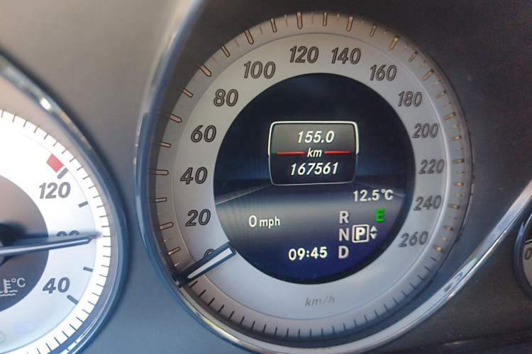 Used Mercedes-Benz GLK-Class 2015 GLK 300 4MATIC Luxury Ultimate Edition Odometer Close Up
