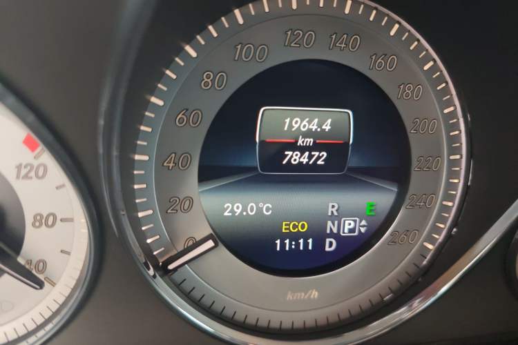 Used Mercedes-Benz GLK-Class 2015 GLK 260 4MATIC Dynamic Edition Ultimate Version Odometer Close Up