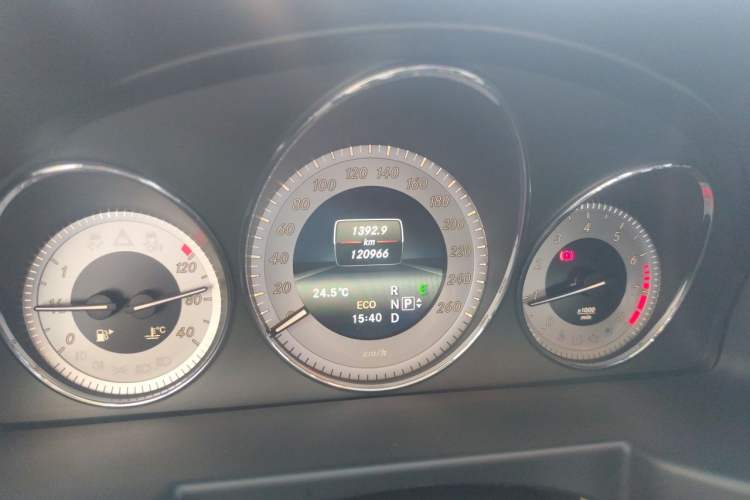 Used Mercedes-Benz GLK-Class 2015 GLK 260 4MATIC Fashion Edition Ultimate Version Odometer Close Up