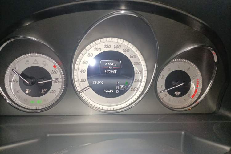 Used Mercedes-Benz GLK-Class 2015 GLK 300 4MATIC Fashion Edition Ultimate Version Odometer Close Up