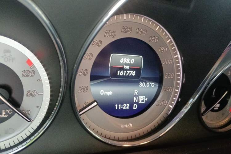 Used Mercedes-Benz GLK-Class 2015 GLK 300 4MATIC Fashion Edition Ultimate Version Odometer Close Up