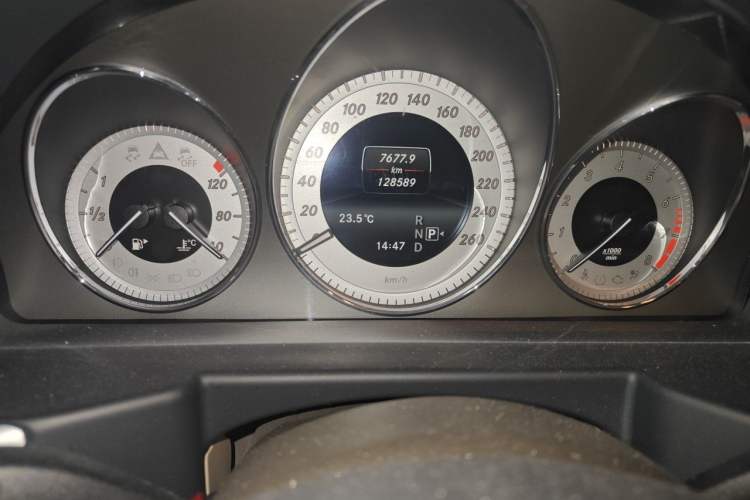 Used Mercedes-Benz GLK-Class 2015 GLK 260 4MATIC Dynamic Edition Ultimate Version Odometer Close Up
