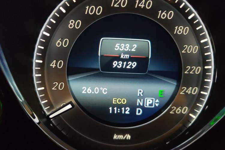 Used Mercedes-Benz GLK-Class 2015 GLK 260 4MATIC Fashion Edition Ultimate Version Odometer Close Up