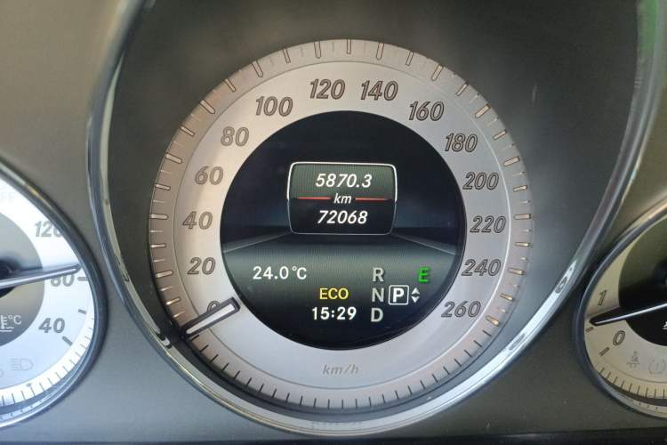 Used Mercedes-Benz GLK-Class 2015 GLK 260 4MATIC Dynamic Edition Ultimate Version Odometer Close Up