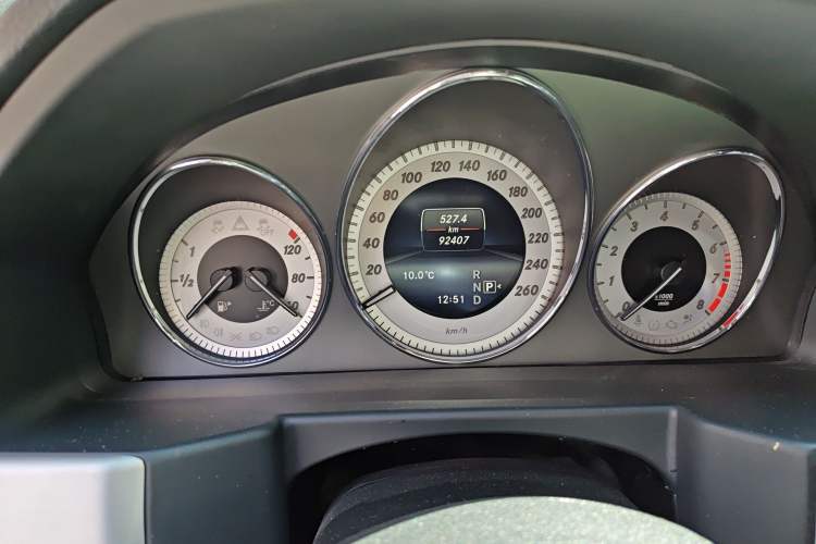 Used Mercedes-Benz GLK-Class 2015 GLK 260 4MATIC Dynamic Edition Ultimate Version Odometer Close Up