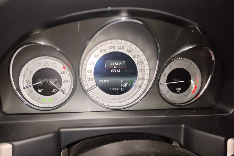 Used Mercedes-Benz GLK-Class 2015 GLK 300 4MATIC Fashion Edition Ultimate Version Odometer Close Up