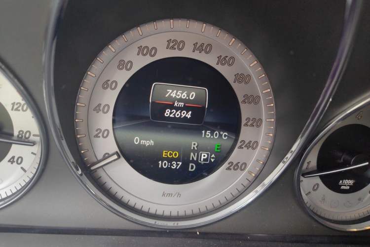 Used Mercedes-Benz GLK-Class 2015 GLK 260 4MATIC Dynamic Edition Ultimate Version Odometer Close Up