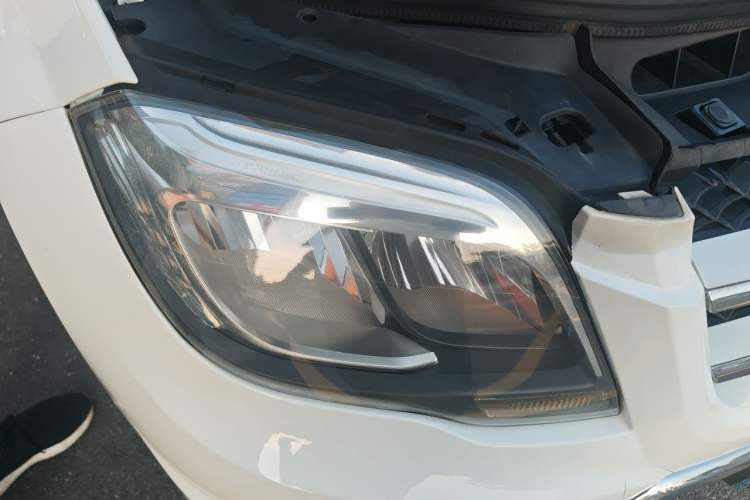 Used Mercedes-Benz GLK-Class 2015 GLK 260 4MATIC Dynamic Edition Ultimate Version Right Front Headlight